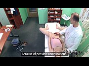 Доктор воспользовался моментом и развел пациентку на секс